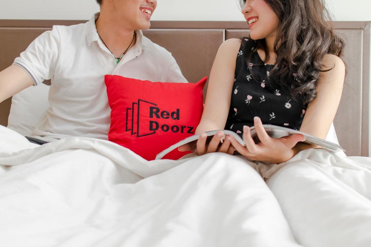 Reddoorz Near Hoa Lu Stadium Cidade de Ho Chi Minh Exterior foto